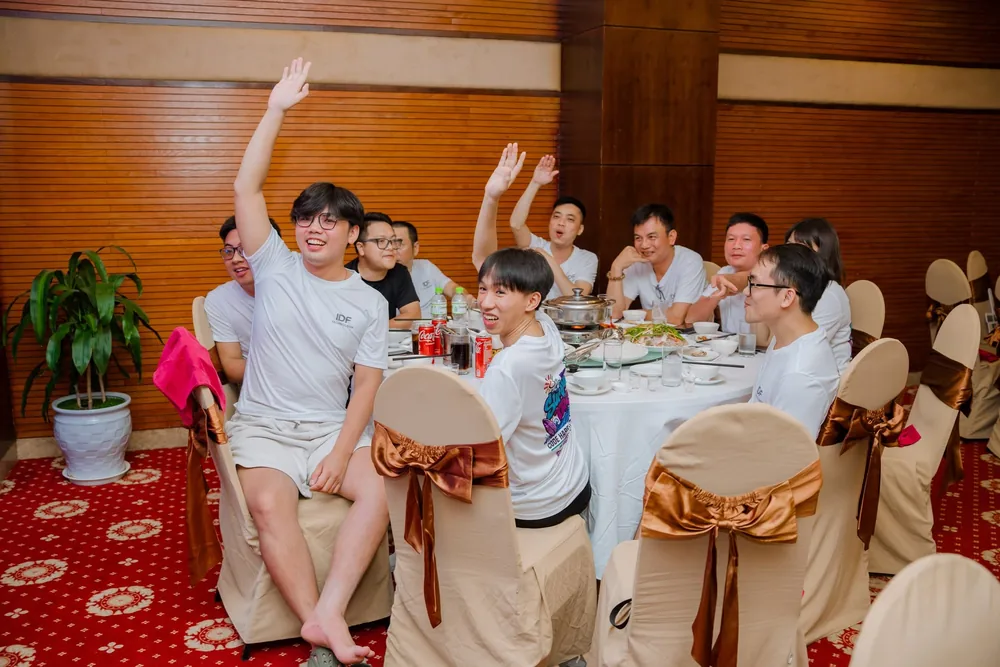 Đội ngũ Lạc Hồng Tech