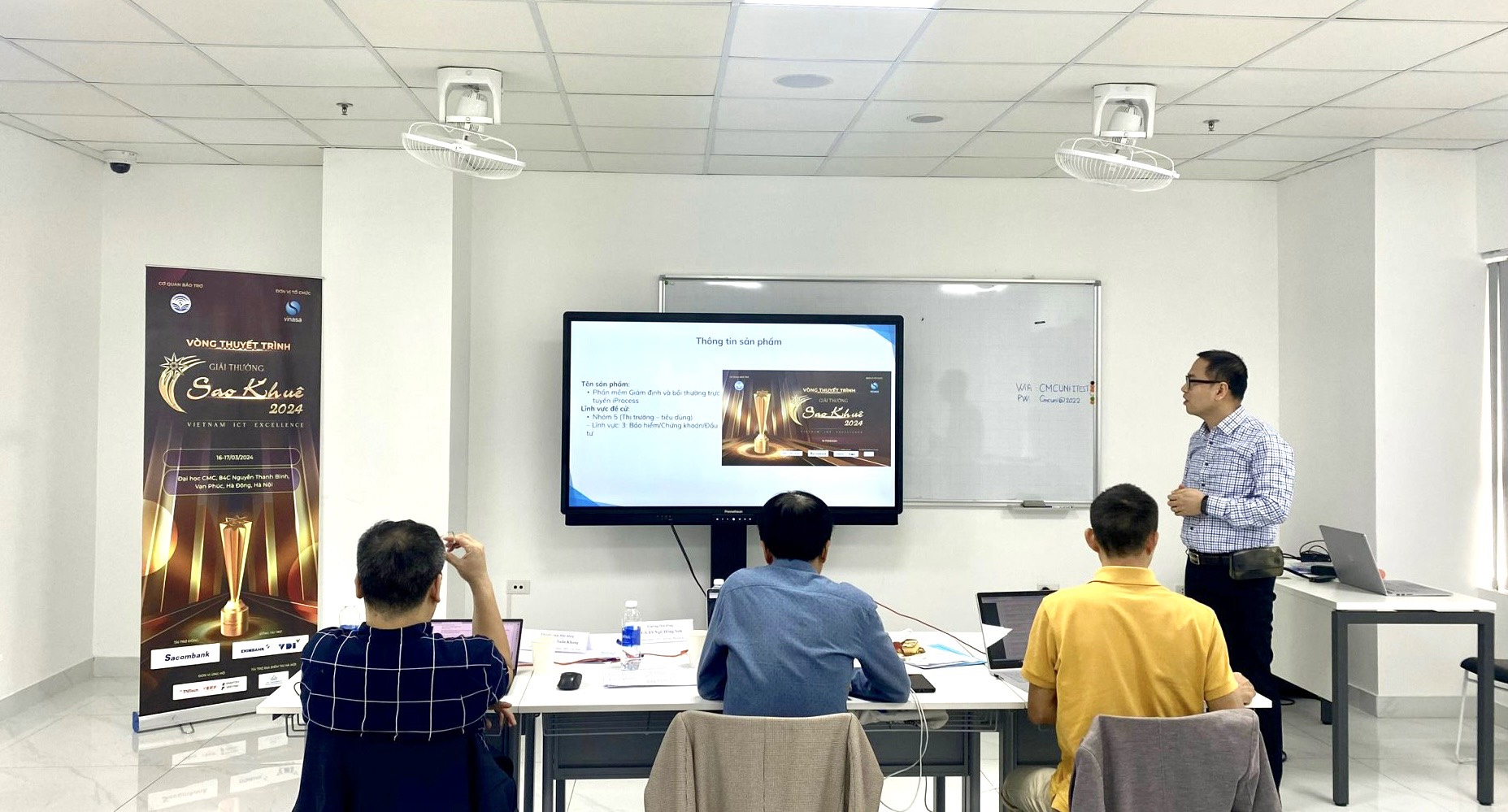 Đại diện Lac Hong Tech thuyết trình sản phẩm
